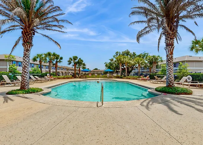 Two-story Townhome Near The With Wifi Washer And Dryer * Pensacola