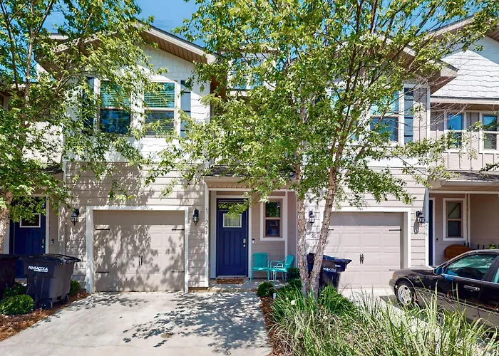 Holiday home Two-story Townhome Near The With Wifi Washer And Dryer Pensacola