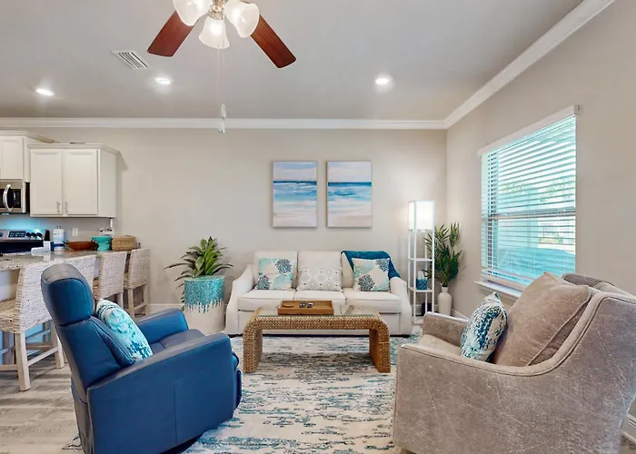 Two-story Townhome Near The With Wifi Washer And Dryer * Pensacola