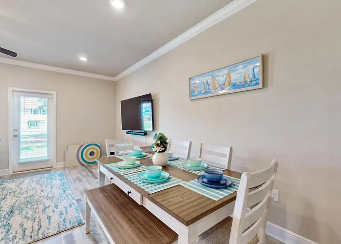 Holiday home Two-story Townhome Near The With Wifi Washer And Dryer *