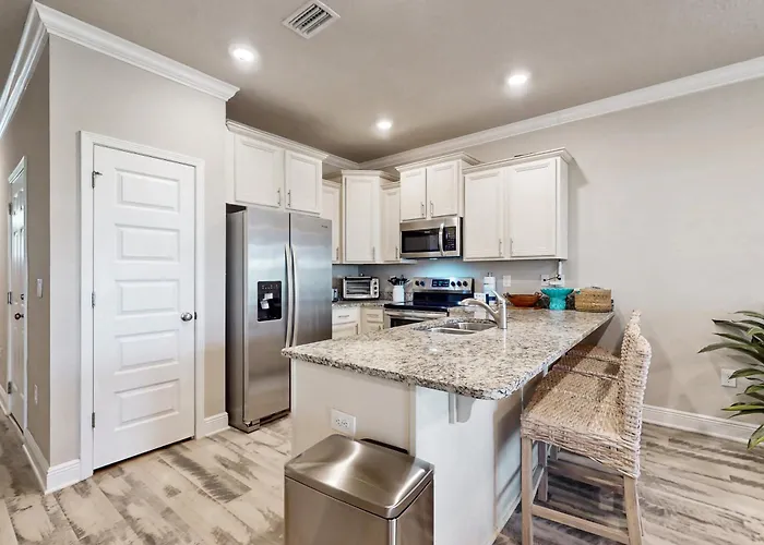 Holiday home Two-story Townhome Near The With Wifi Washer And Dryer *