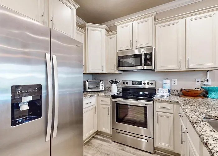 Two-story Townhome Near The With Wifi Washer And Dryer Holiday home Pensacola