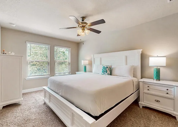 Two-story Townhome Near The With Wifi Washer And Dryer * Pensacola
