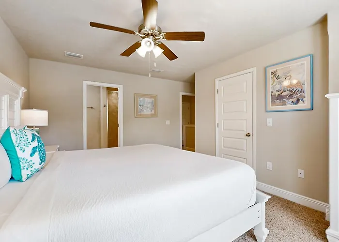 Two-story Townhome Near The With Wifi Washer And Dryer * Pensacola
