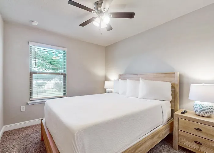 Holiday home Two-story Townhome Near The With Wifi Washer And Dryer Pensacola