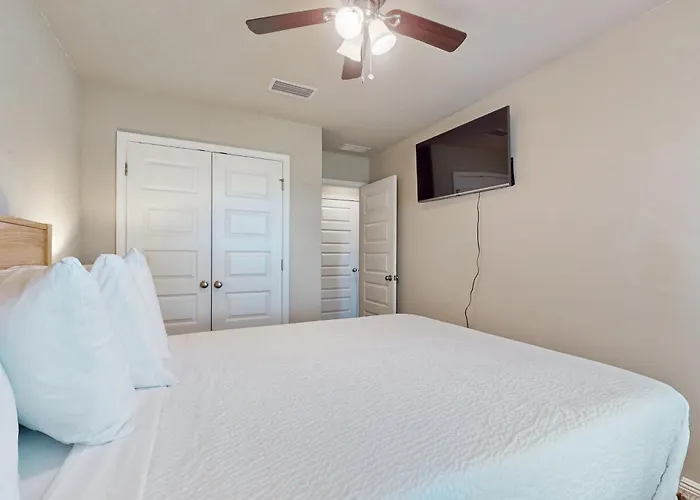 Holiday home Two-story Townhome Near The With Wifi Washer And Dryer Pensacola