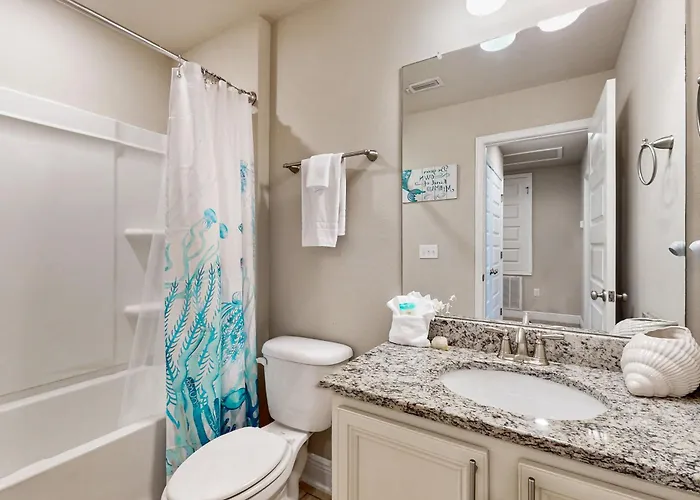 Two-story Townhome Near The With Wifi Washer And Dryer * Pensacola
