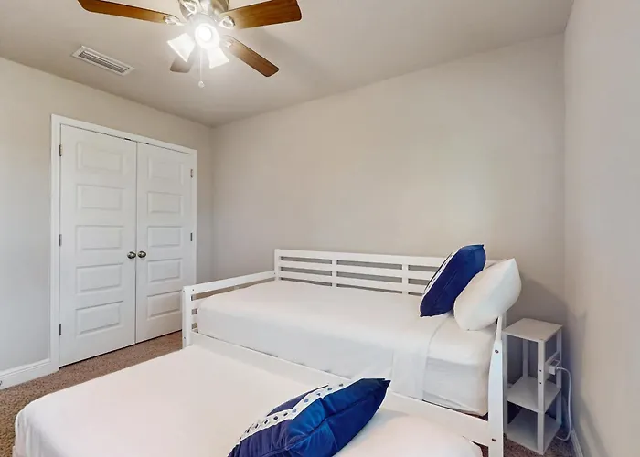 Two-story Townhome Near The With Wifi Washer And Dryer * Pensacola
