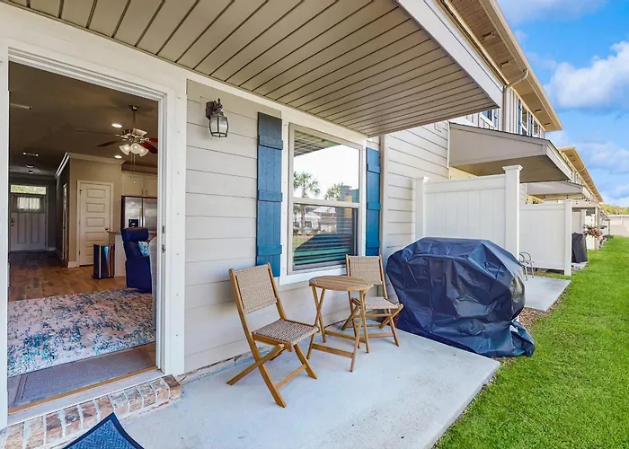 Holiday home Two-story Townhome Near The With Wifi Washer And Dryer