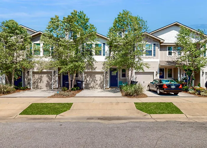 Two-story Townhome Near The With Wifi Washer And Dryer Holiday home Pensacola